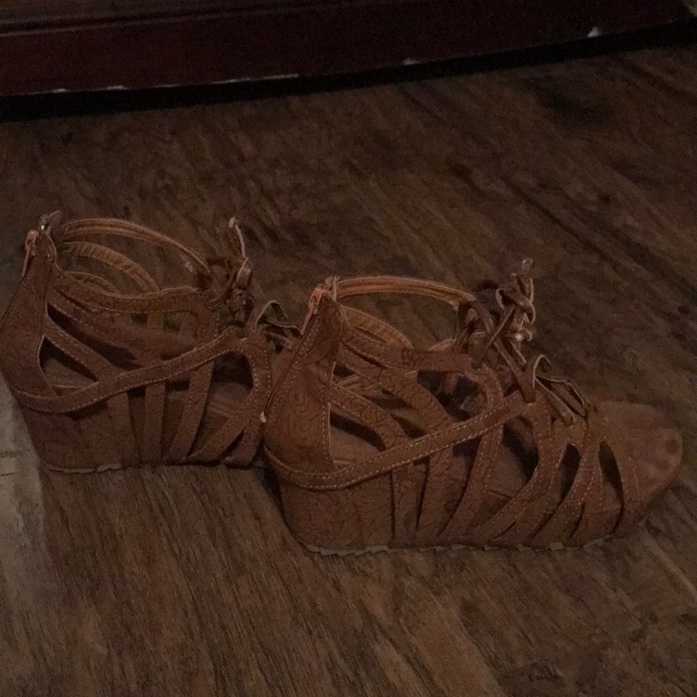 Pierre Dumas wore 1 x! Sandals